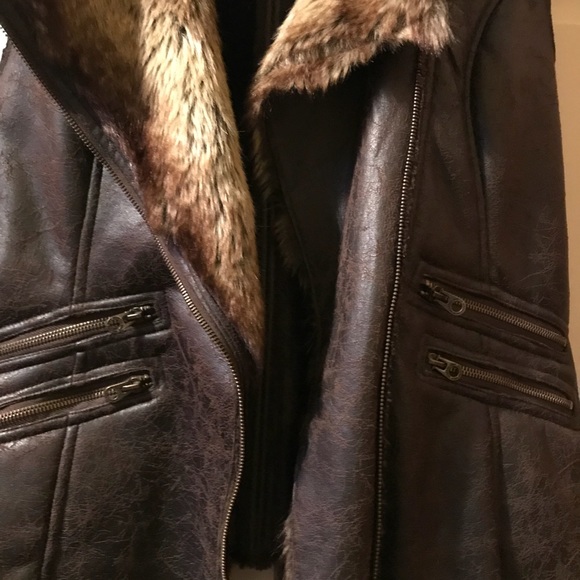 Faux leather and fur vest - Picture 6 of 8